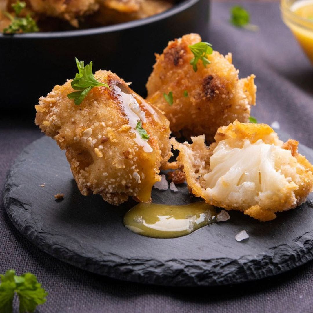 Nuggets de coliflor crujientes con dip de mostaza dulce