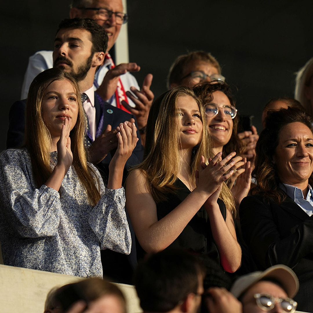La princesa Leonor y la infanta Sofía animan a España en la Eurocopa femenina