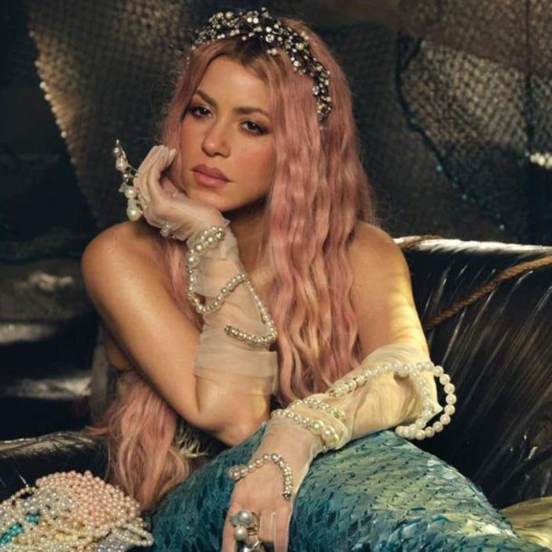 ¿Sabes cuánto pesaba la cola de sirena que usó Shakira en su nuevo video?