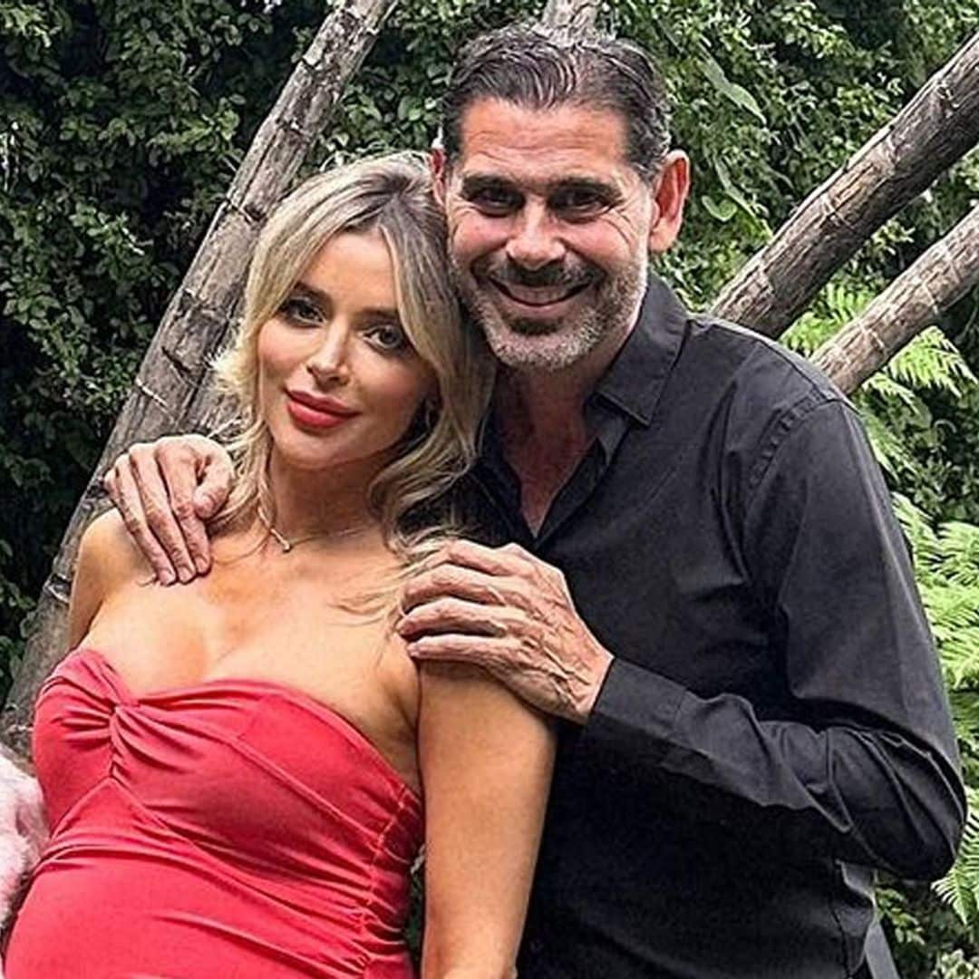 Fernando Hierro comparte la imagen más sensual de su exuberante novia a punto de dar a luz