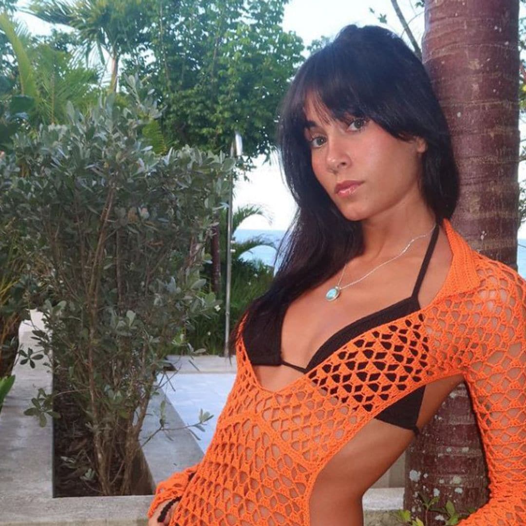 En bikini y con el vestido más buscado: el posado viral de Aitana para celebrar su último éxito