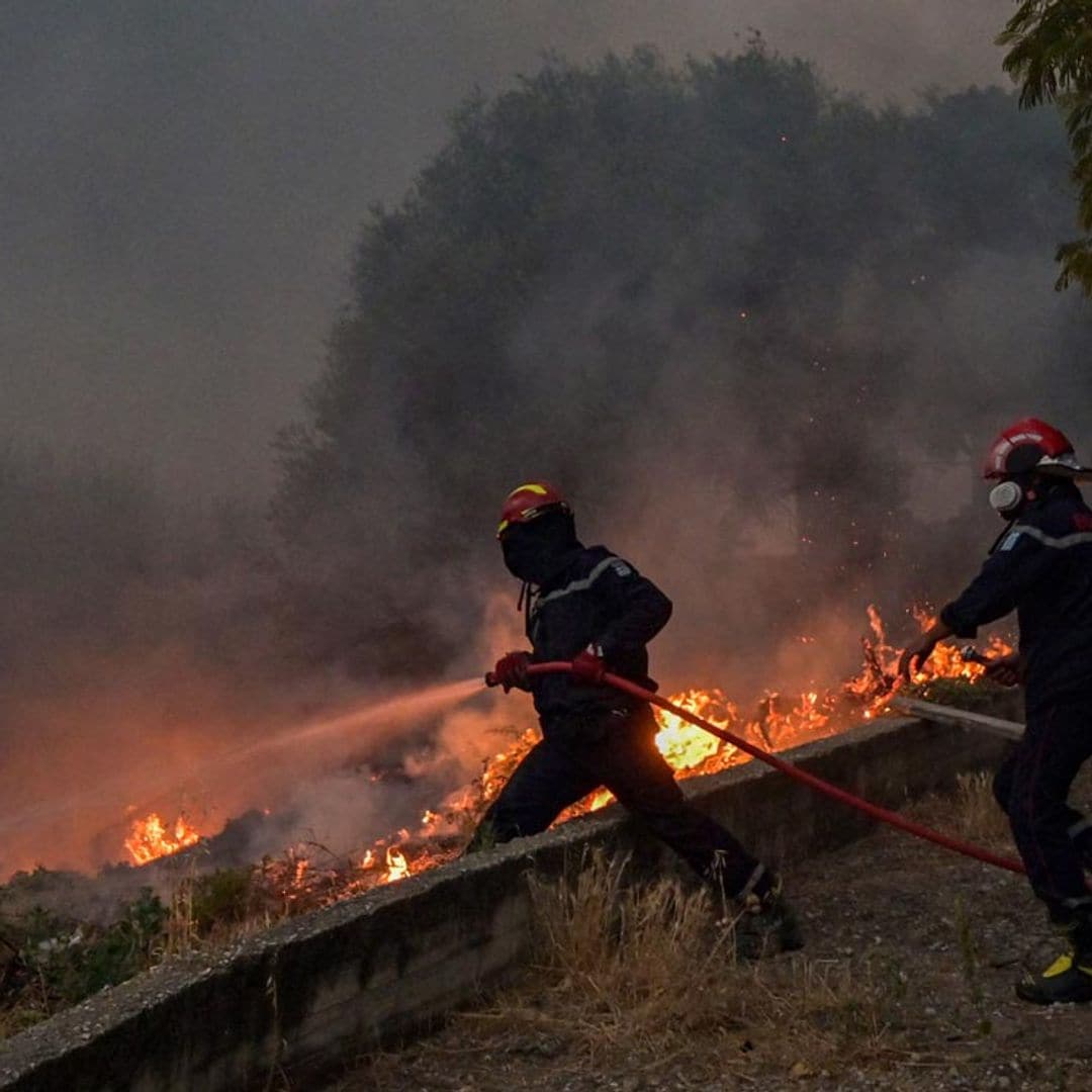 El fuego amenaza el Palacio de Tatoi y el cementerio en el que reposan los restos de los abuelos de don Felipe