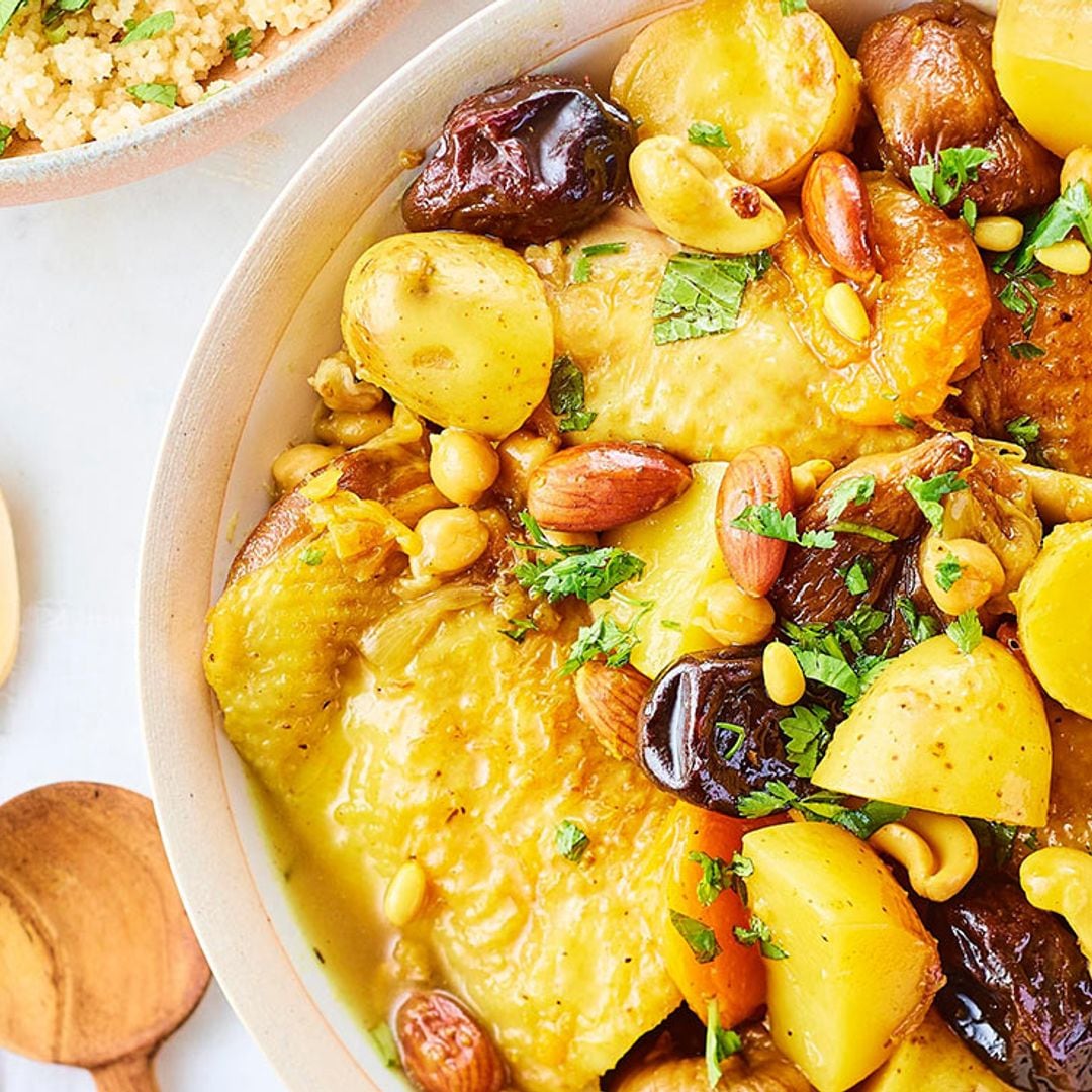 Tajine de pollo con frutos secos, ciruelas y castañas