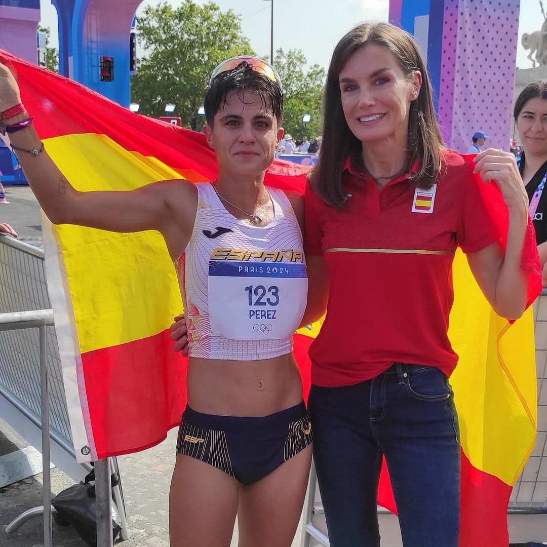 La reina Letizia de España celebra en París las medallas de marcha y atletismo