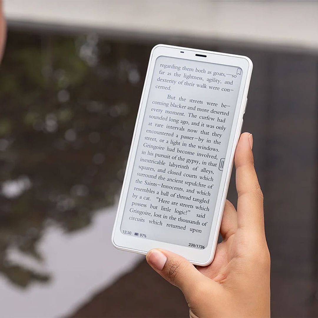 Tan pequeño como un móvil: lee donde quieras con estos e-readers de bolsillo