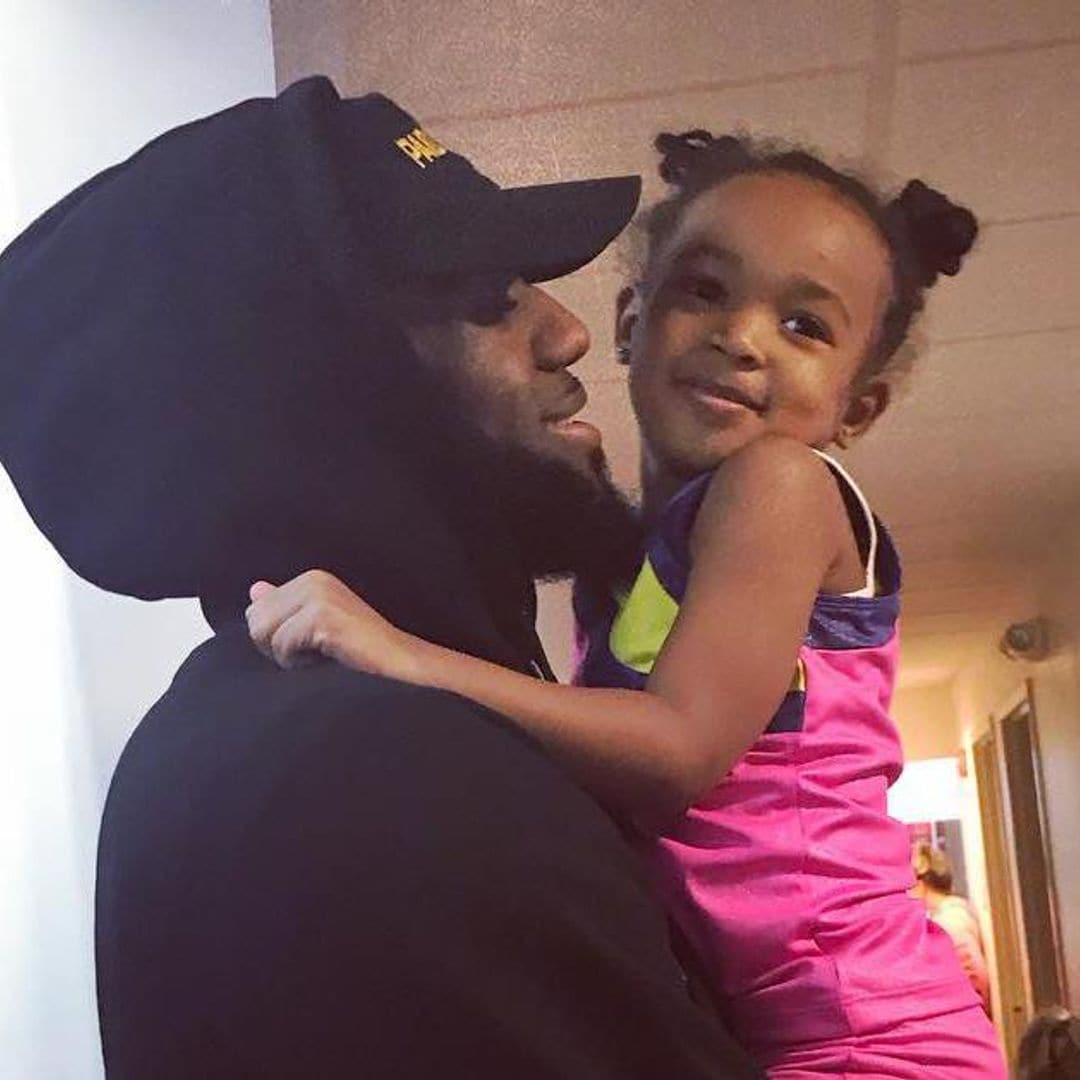 LeBron James regala a su hija una mini réplica de su mansión en Los Ángeles