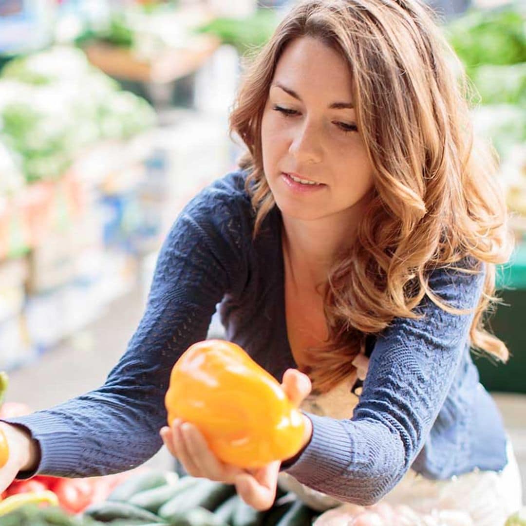 Verduras que nunca deberías comer crudas, y otras que pierden sus propiedades cuando las cocinas