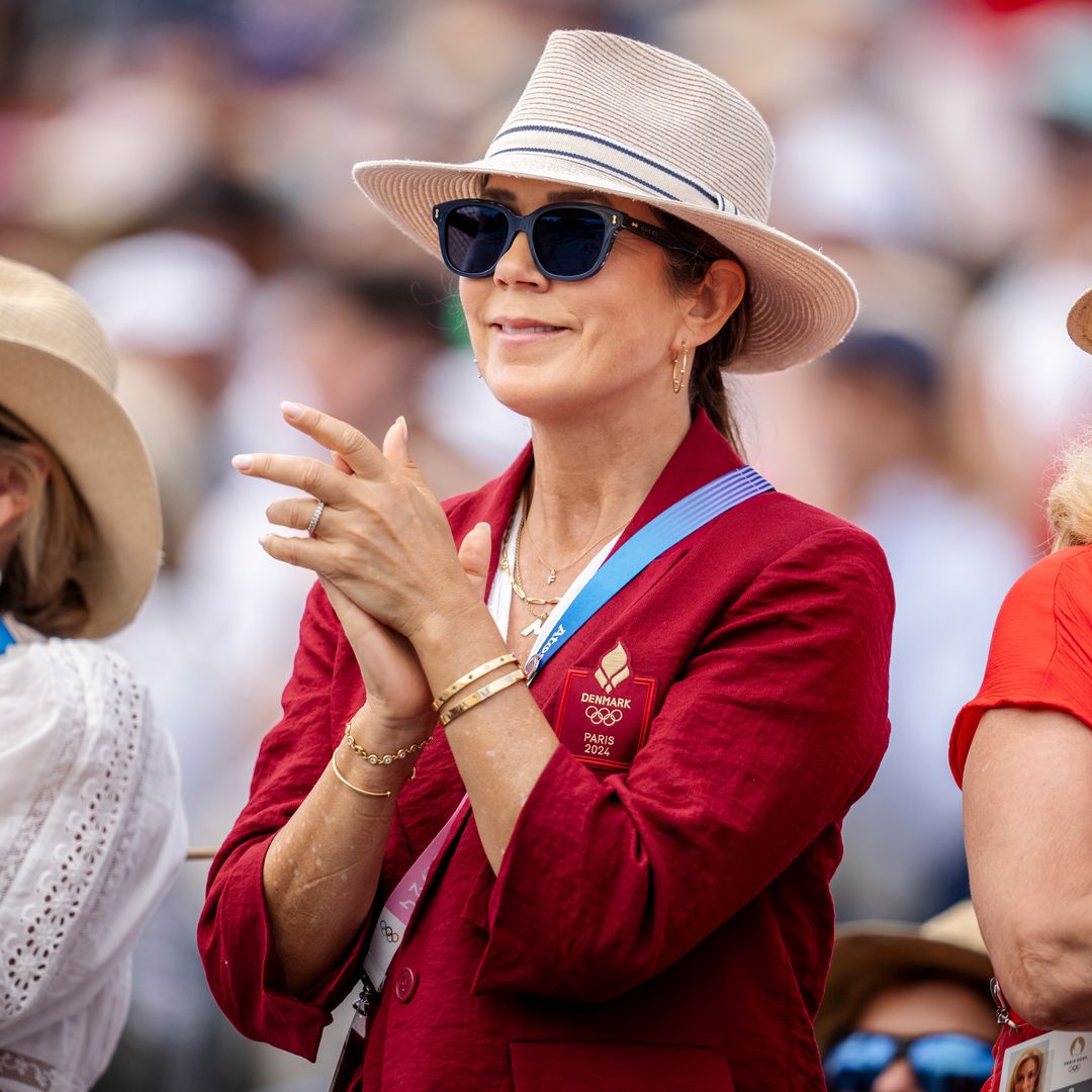 Los trucos de estilo de Mary de Dinamarca para deslumbrar en París con elegancia y confort