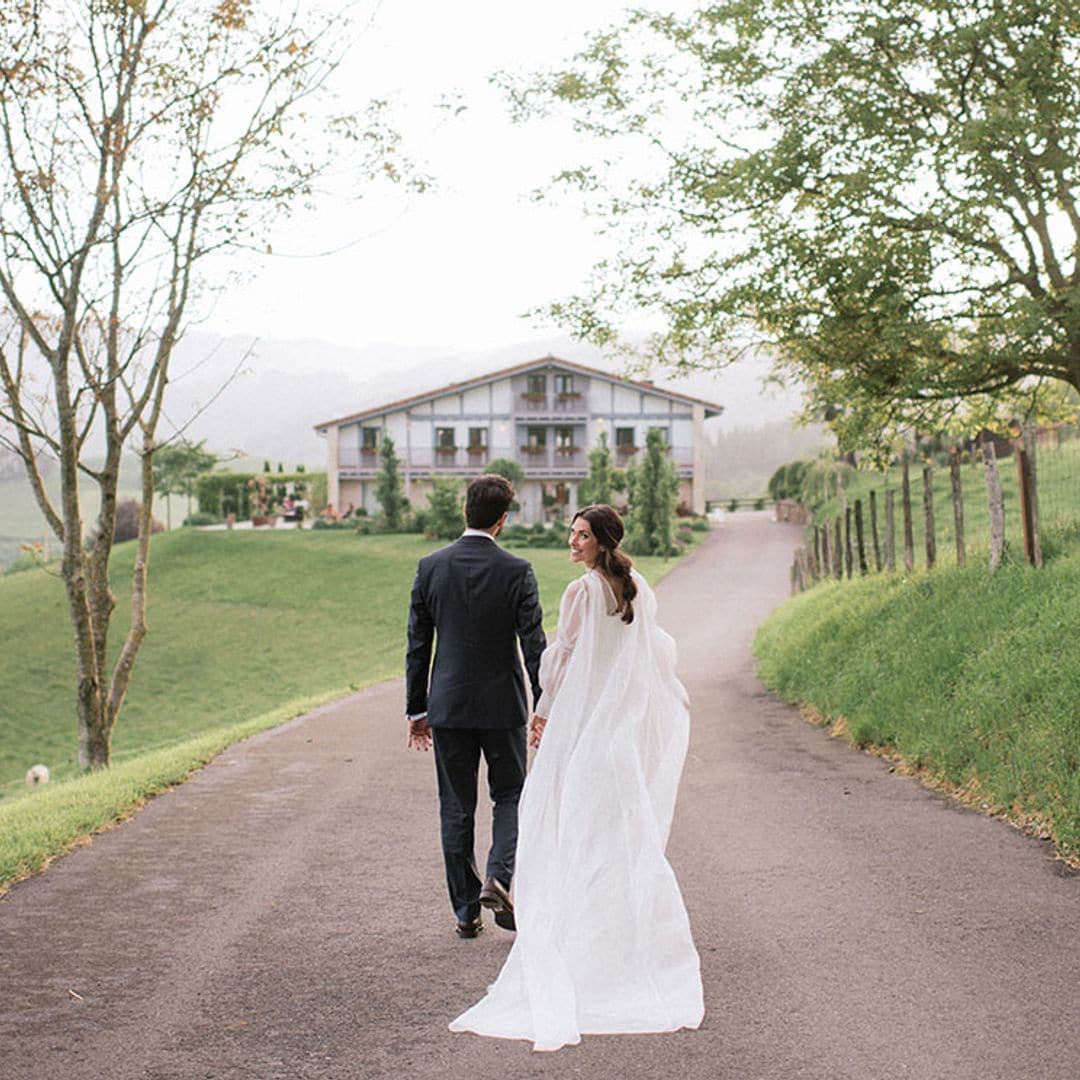 La boda vasca de Ane, la novia del vestido sencillo y el peinado especial