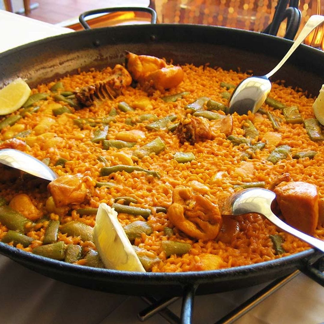 Estos diez -y solo estos- son los únicos ingredientes de la paella valenciana