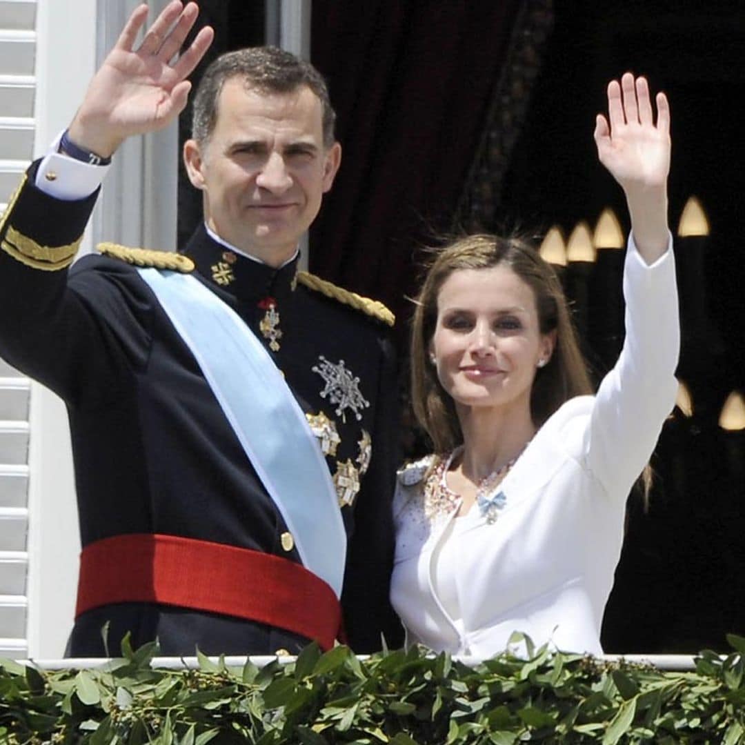 El primer look de doña Letizia como Reina: un Varela decisivo en su estilo