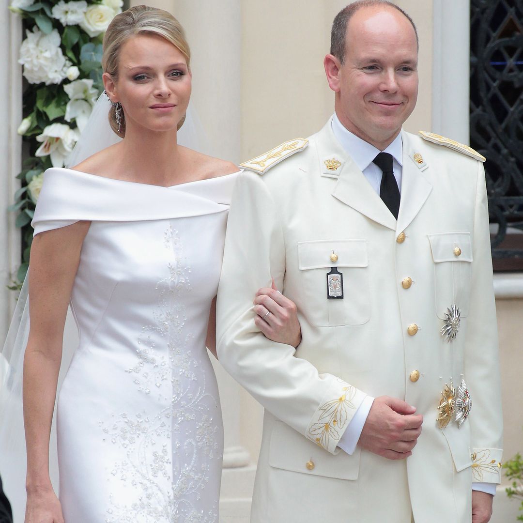 Recordamos el vestido de novia de Charlene de Mónaco, un look bordado con 40.000 cristales de Swarovski