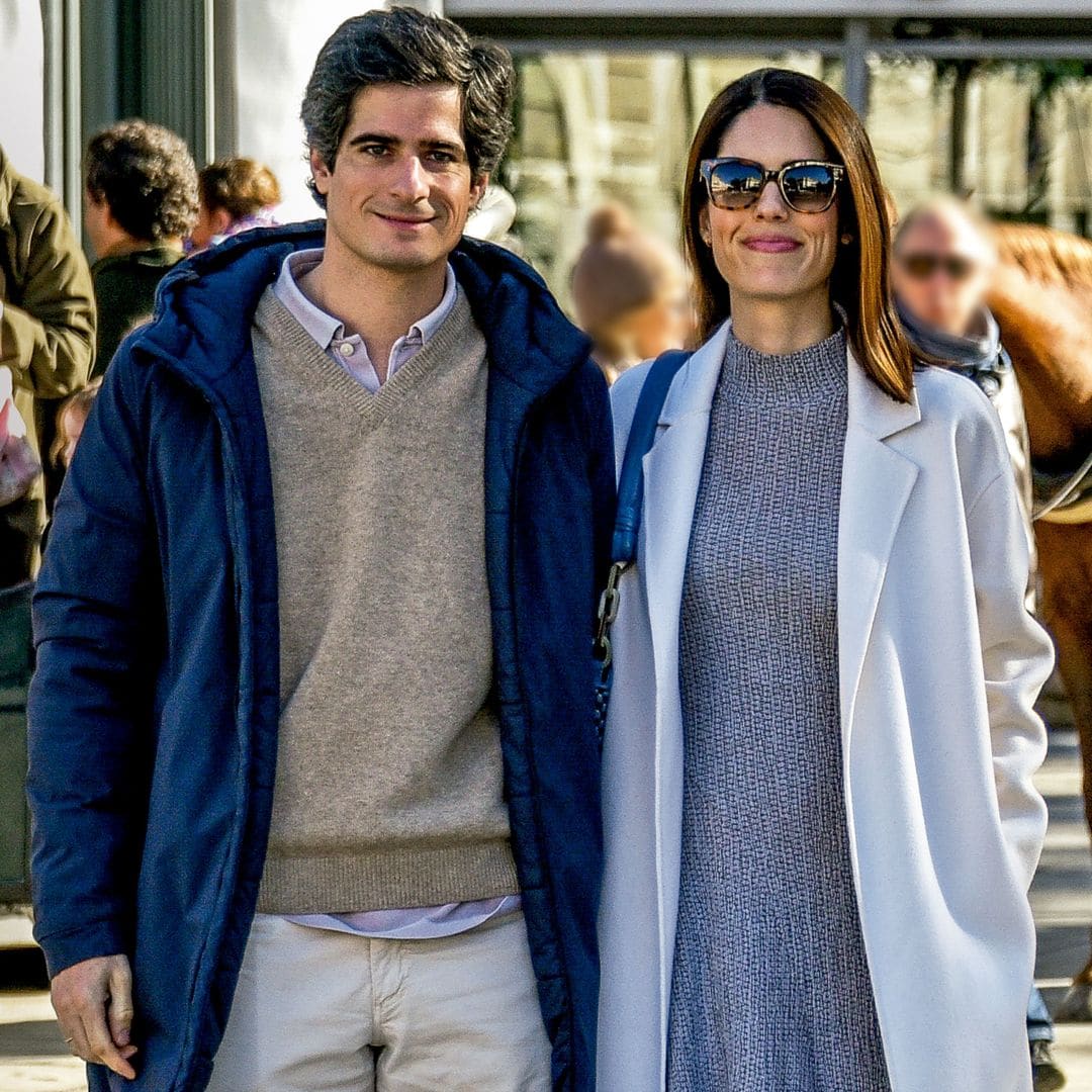 Los duques de Huéscar: coches de caballos, amigos y fiesta en el palacio sevillano de los Alba