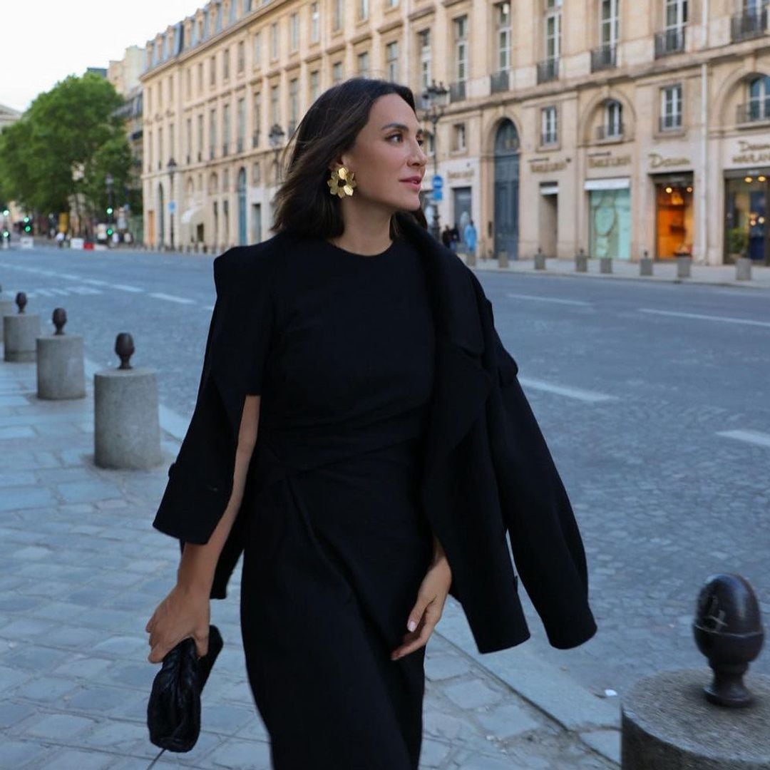 Tamara Falcó convierte el vestido más sencillo en el look perfecto para celebrar su aniversario en París