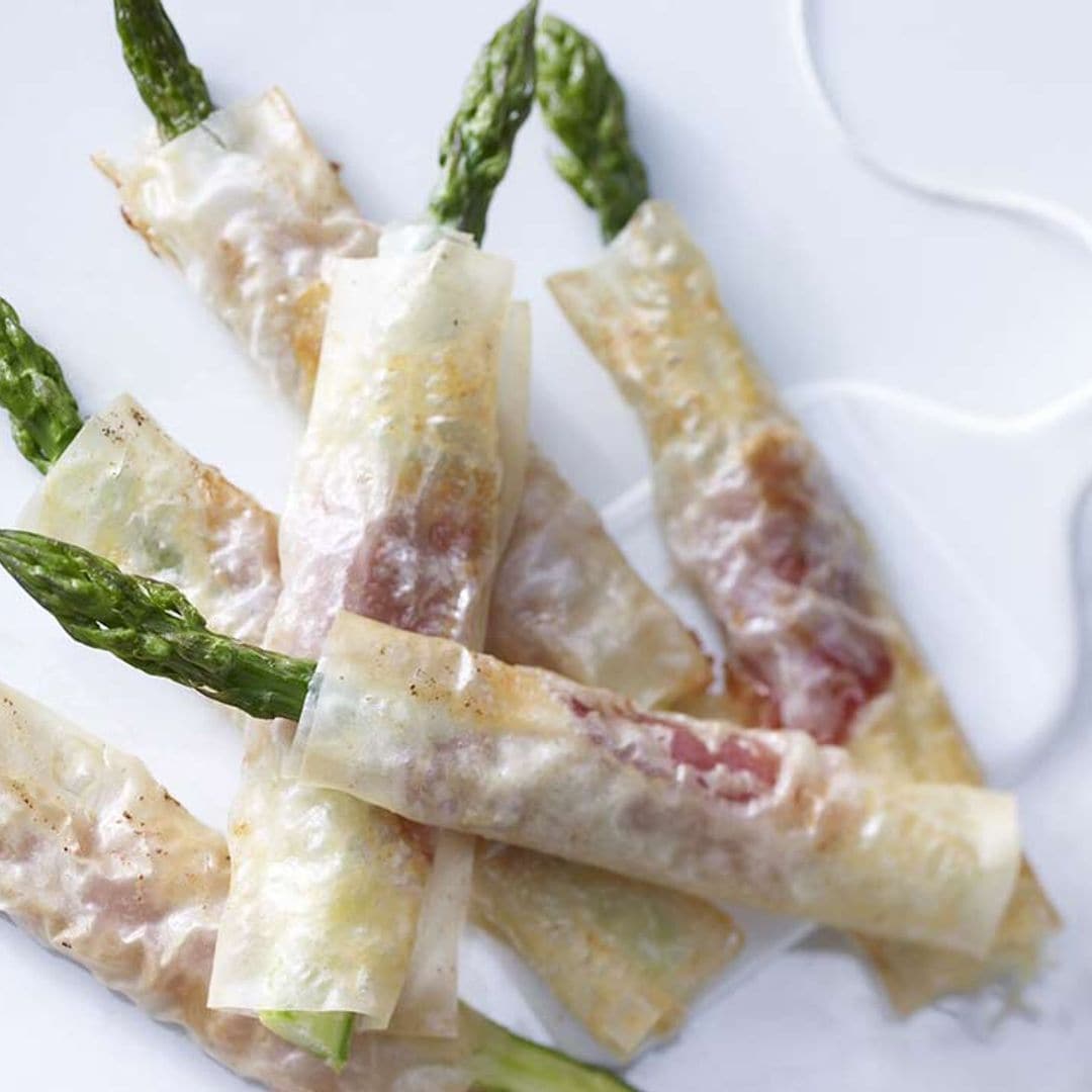 Rollitos de pasta filo con trigueros, jamón y queso