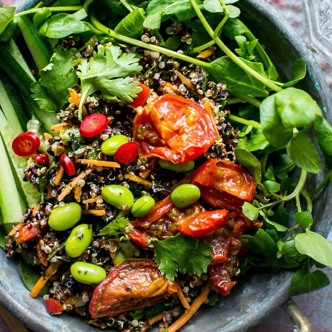 Ensalada de quinoa con arroz y tomates