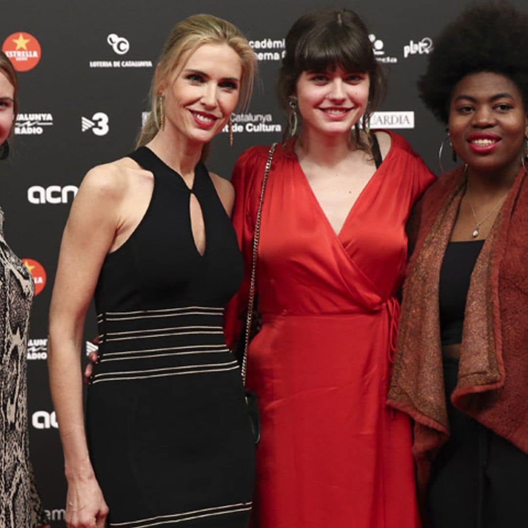 Judit Mascó presume de hijas en la alfombra roja de los Premios Gaudí