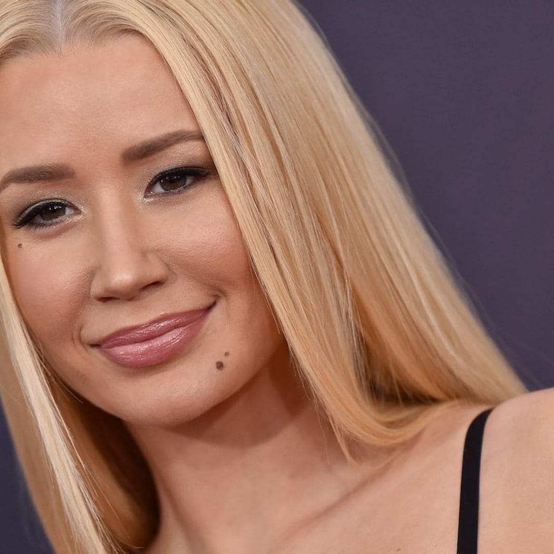 Iggy Azalea presenta su nuevo single, 'Started', con problema técnico incluido