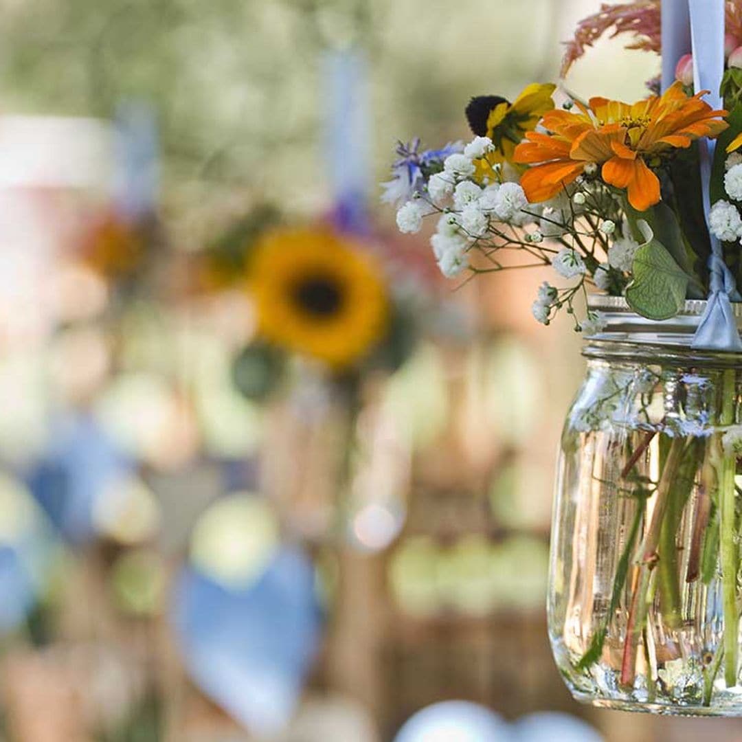 Aprovecha el tiempo en casa para hacer estos arreglos florales con tus hijos