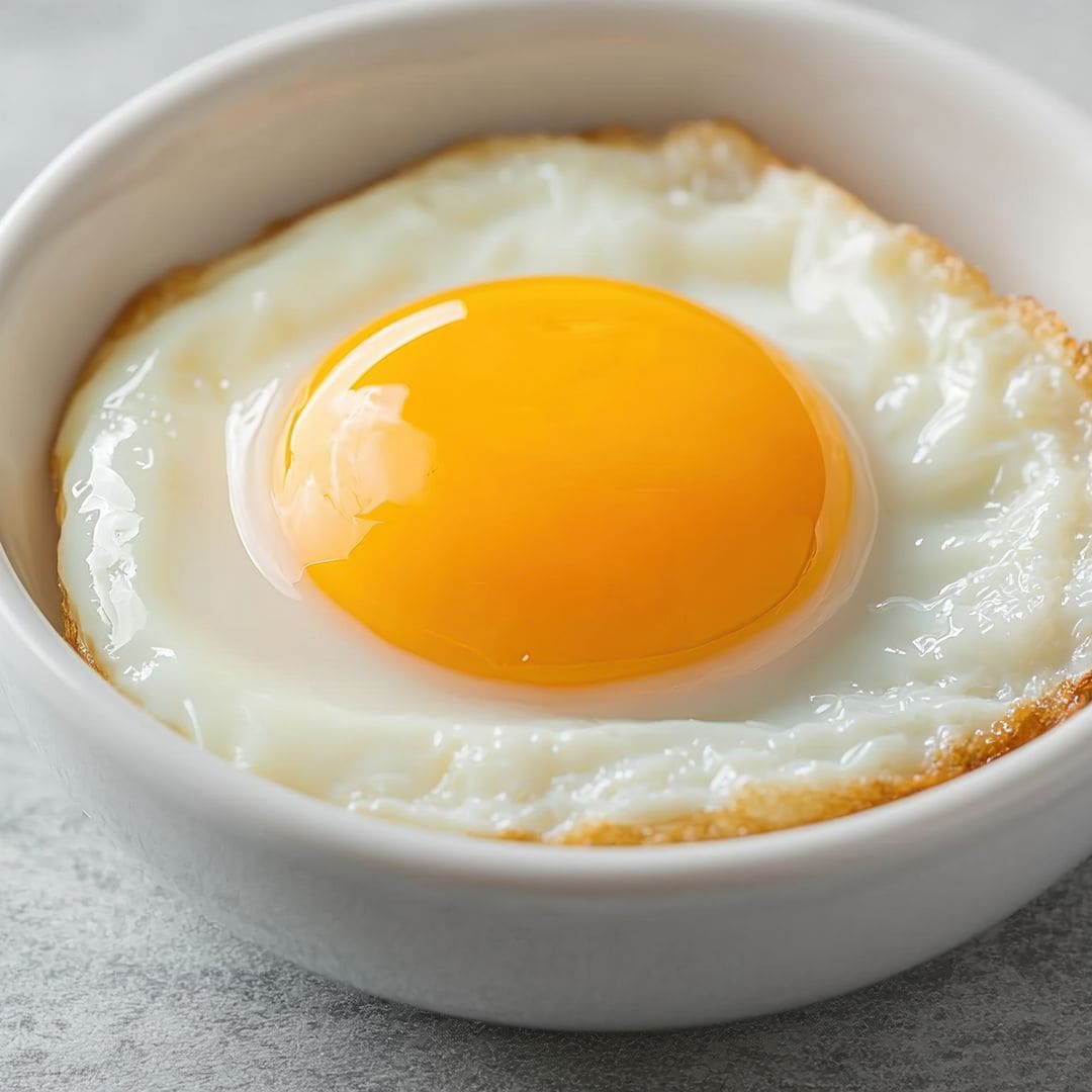 Cómo hacer un huevo frito en el microondas en menos de un minuto