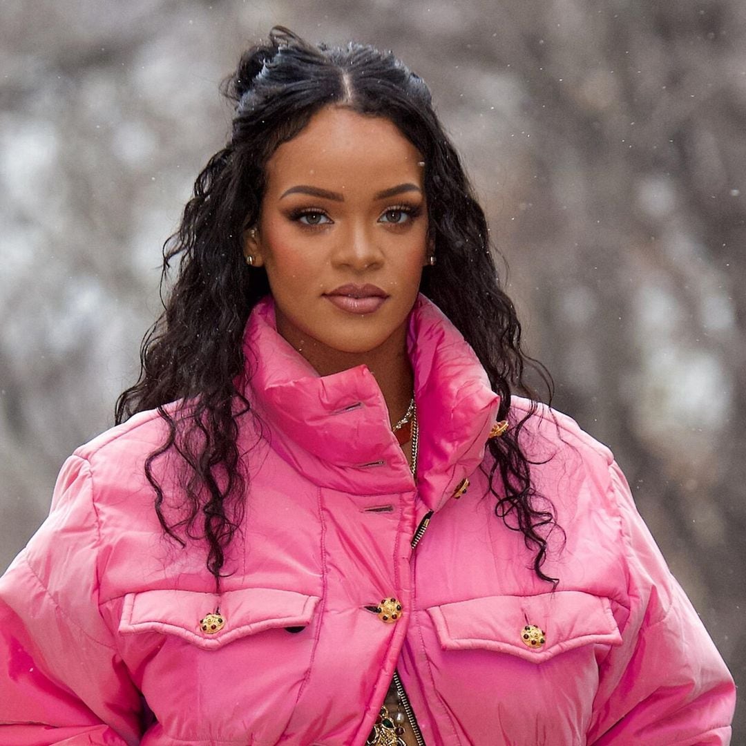 Rihanna comparte feliz su primera foto embarazada