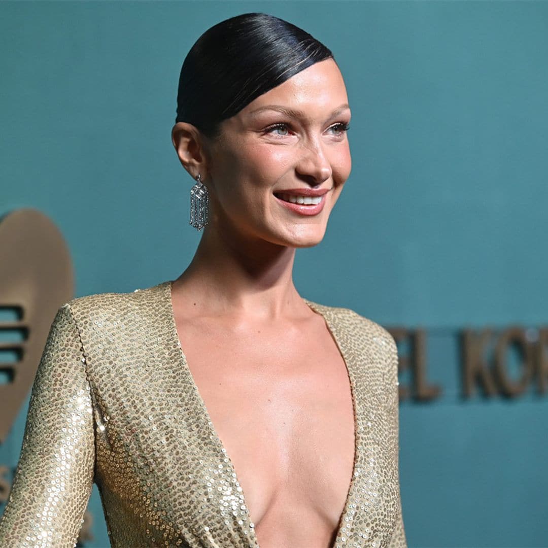 Bella Hadid estrena el vestido dorado de invitada más bonito del otoño