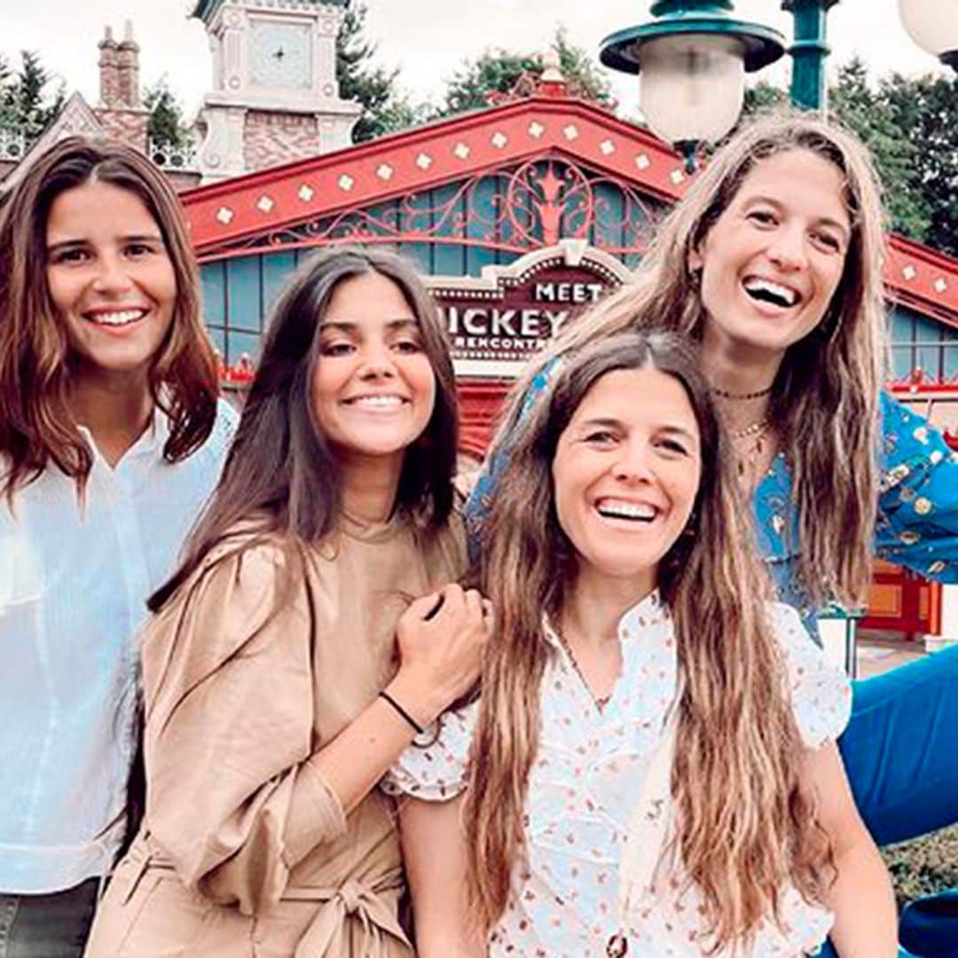 Las aventuras de Cayetana Rivera en 'Disneyland París' junto a María García de Jaime y otras amigas