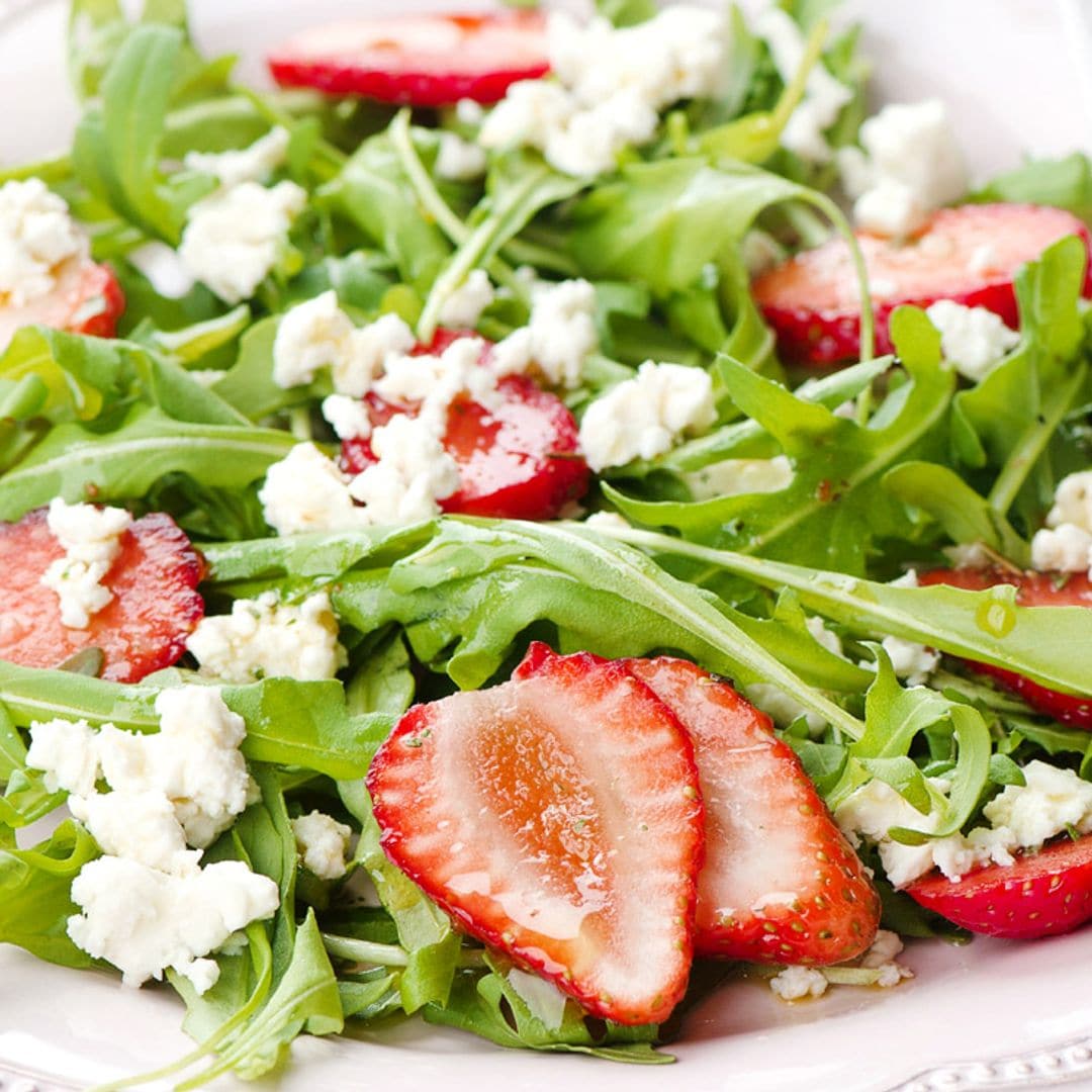 Ensalada de rúcula, ricotta y fresas