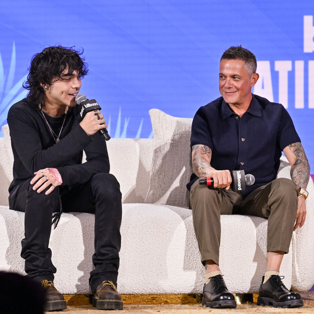 Alejandro Sanz se deshace en halagos con su hijo Alexander, de 21 años, que sigue su estela en la música