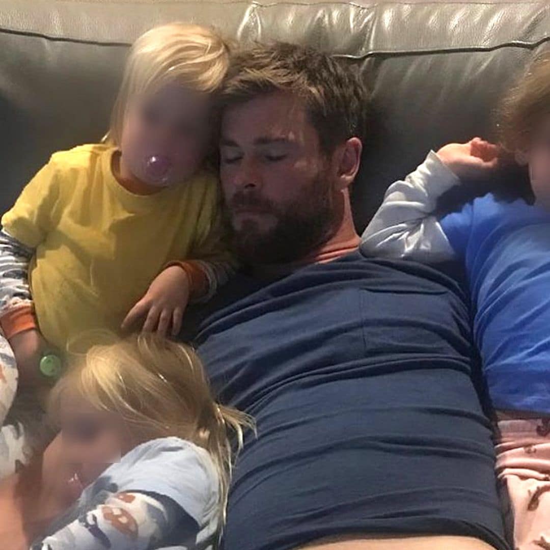 El despertar de Chris Hemsworth con su hija presentándole a un 'simpático visitante': ¡una rana!