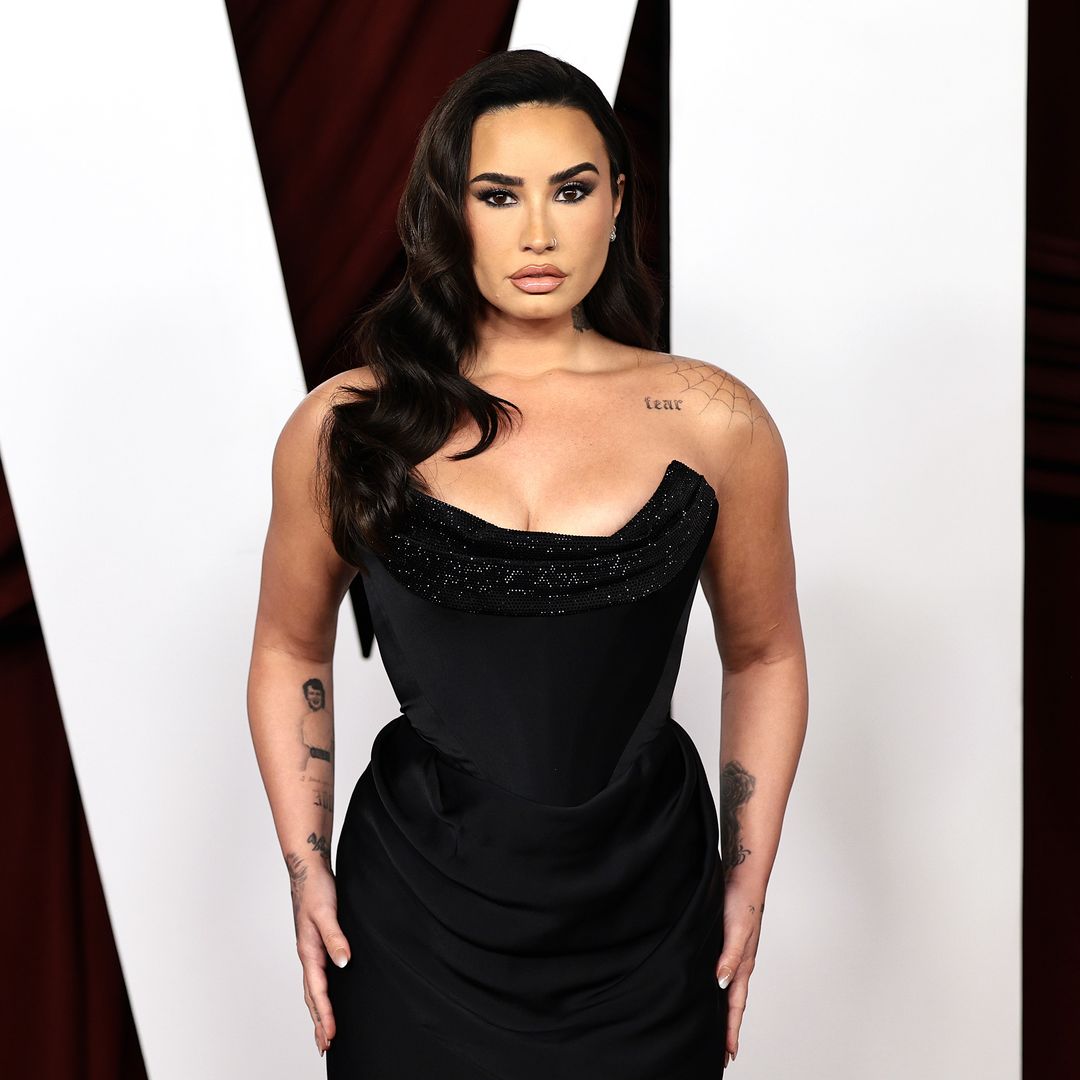 Demi Lovato tiene el 'old Hollywood look' ideal para una boda de invierno