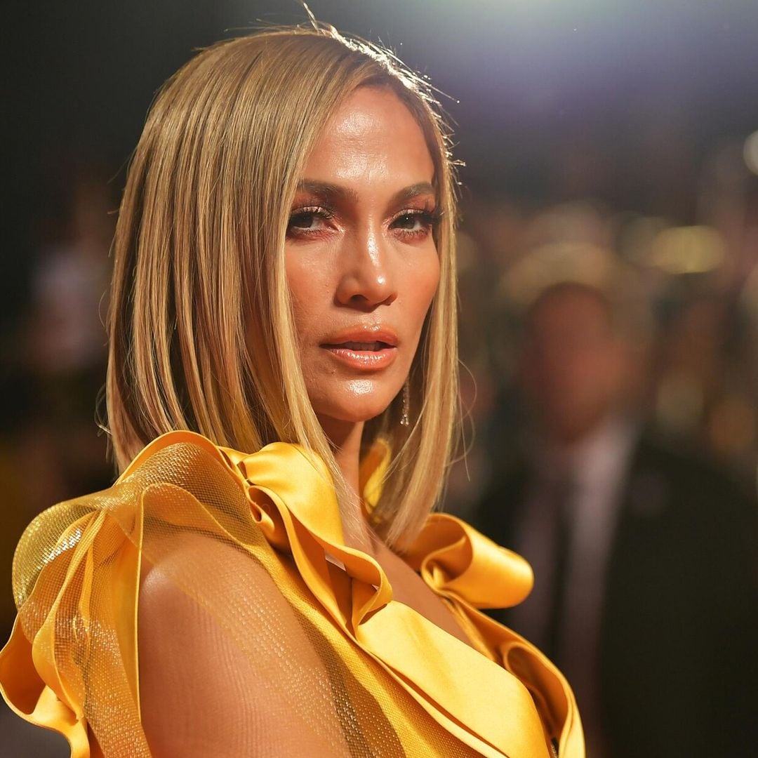 El truco express de Jennifer Lopez para cubrir las raíces