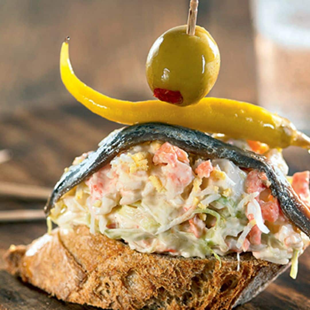 Pincho de ensaladilla de salmón con su gilda