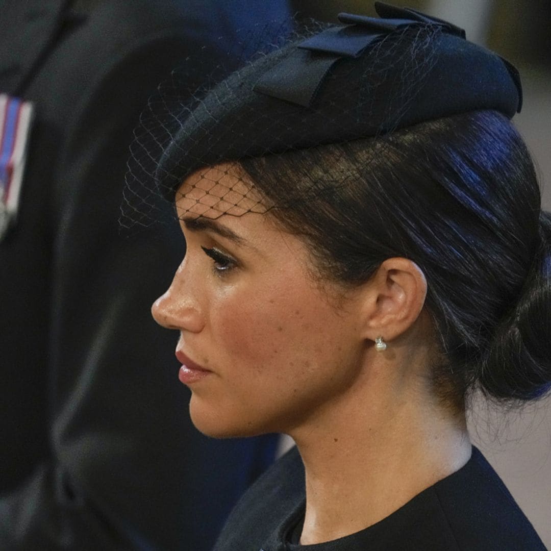 Meghan Markle luce los pendientes que le regaló Isabel II por su boda