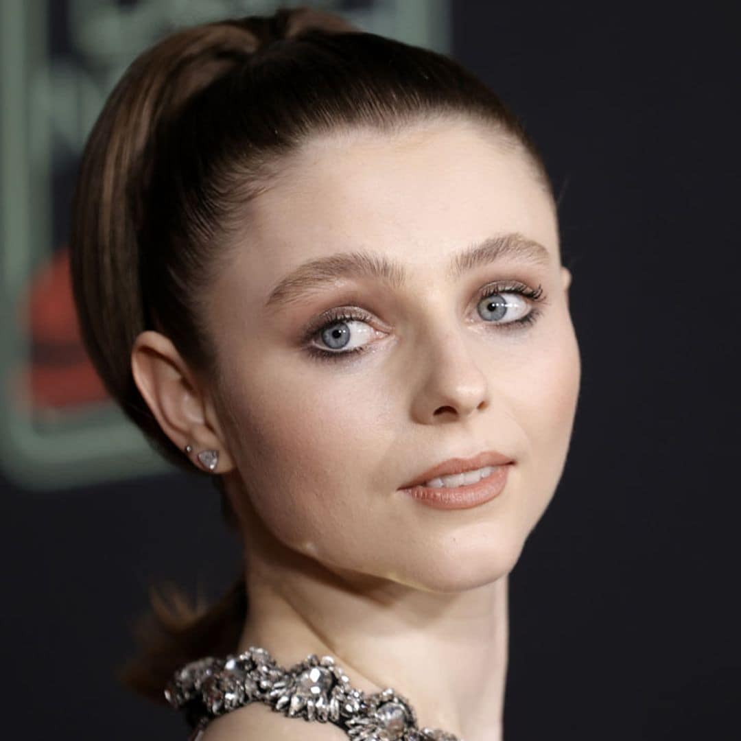 Se llama Thomasin McKenzie y es la actriz veinteañera que hipnotiza con sus looks de invitada