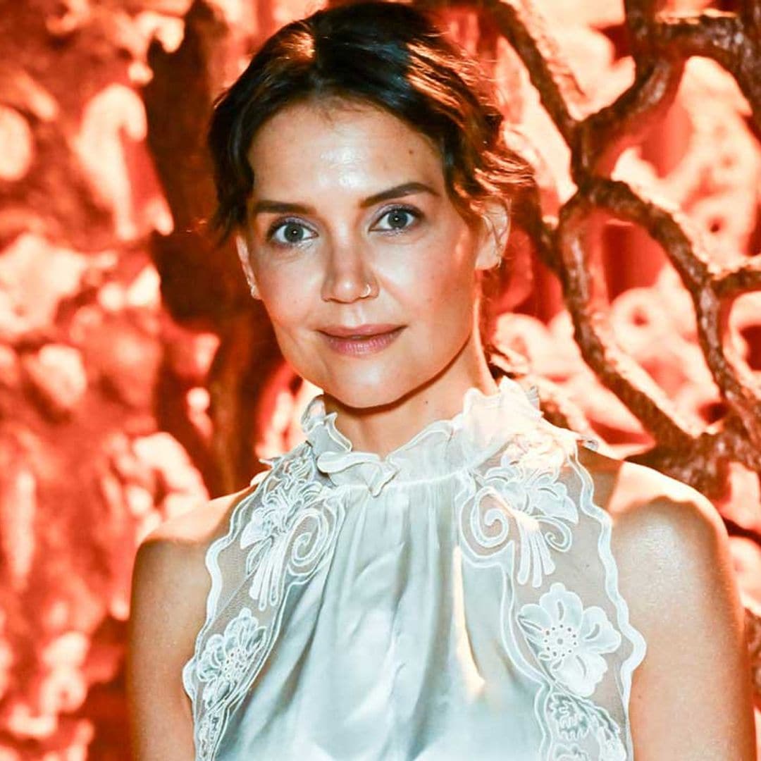 Katie Holmes confirma el regreso de la tendencia lencera en la Semana de la Moda de Nueva York