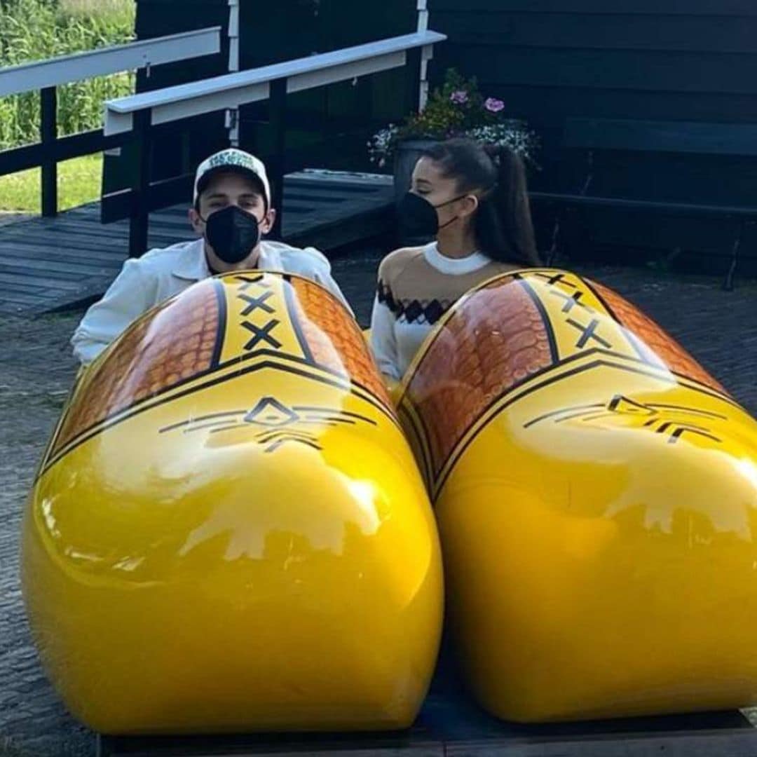 Ariana Grande y su marido, de luna de miel por Holanda entre canales y ¡zuecos gigantes!