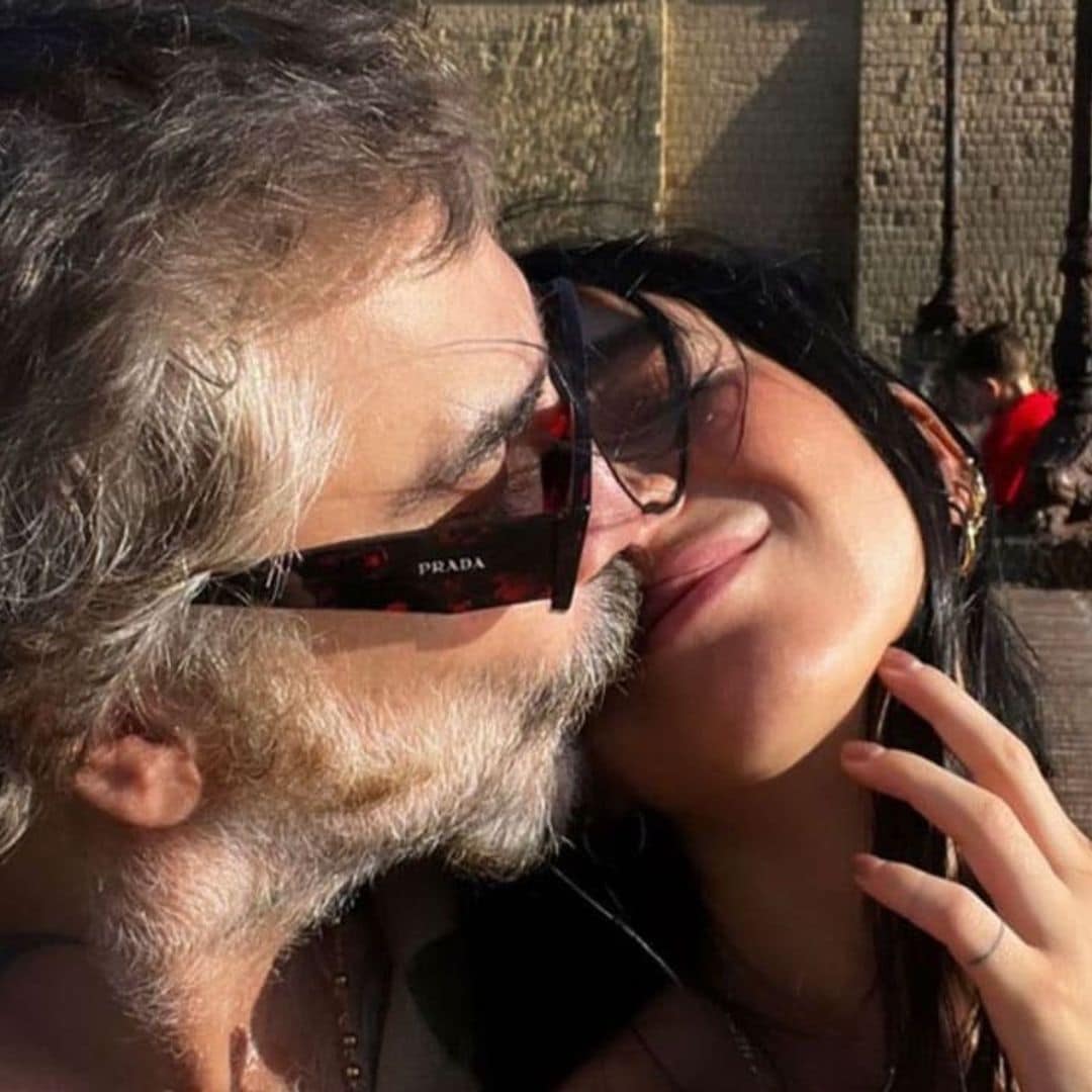 En compañía de su novia y de sus hijos, Valentina y Emiliano, El Potrillo disfruta del verano en Italia