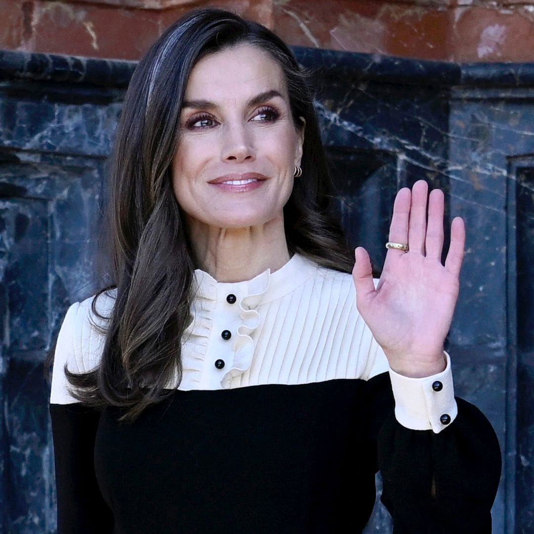 La reina Letizia rescata el mono victoriano y bicolor con el que causó sensación en Croacia