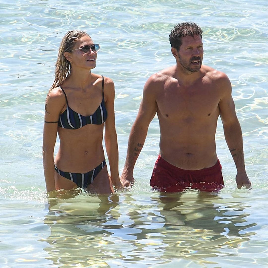 Simeone y Carla Pereyra, idílicas vacaciones en las playas de Formentera