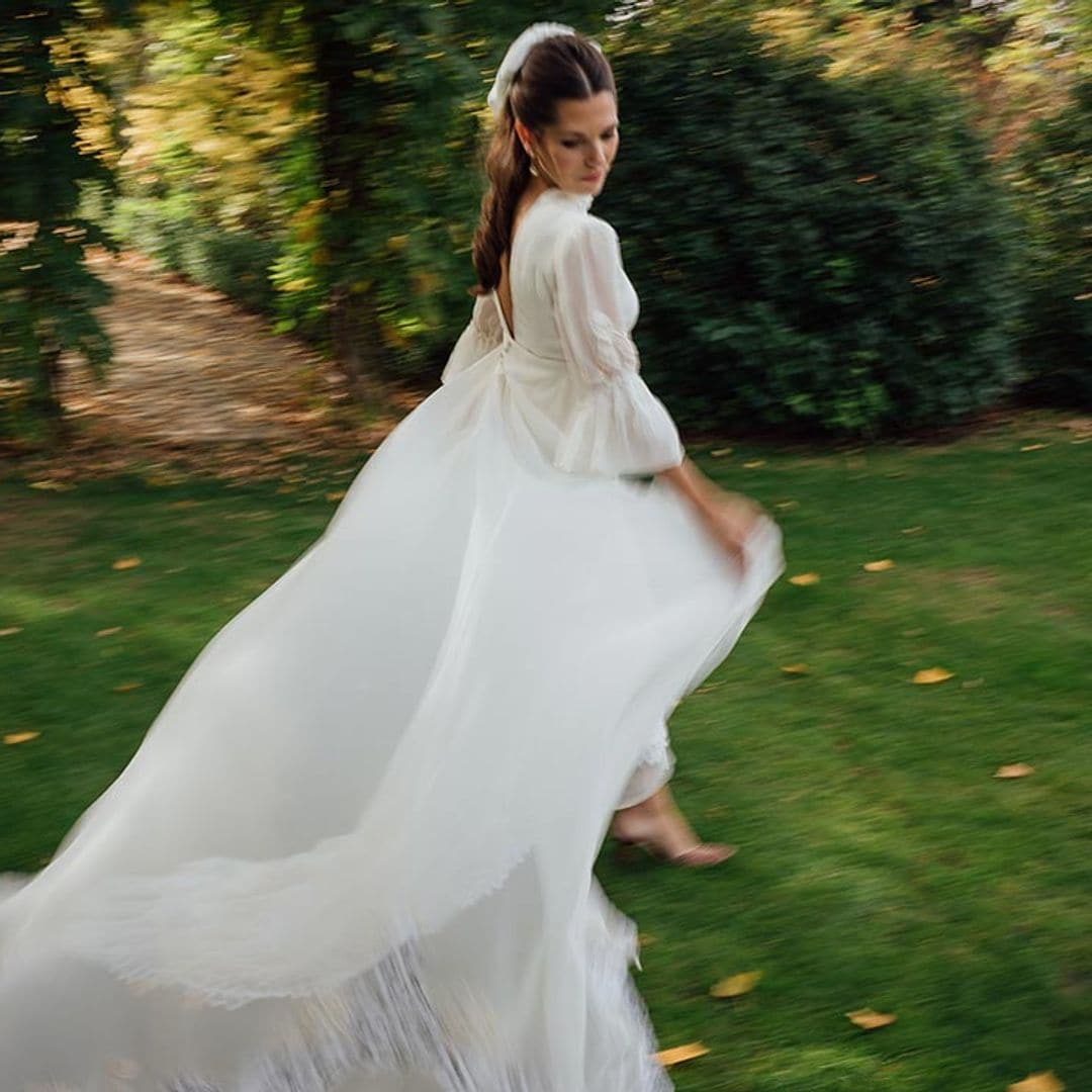 María, la novia madrileña del lazo en el pelo y el vestido creado con un mantel antiguo