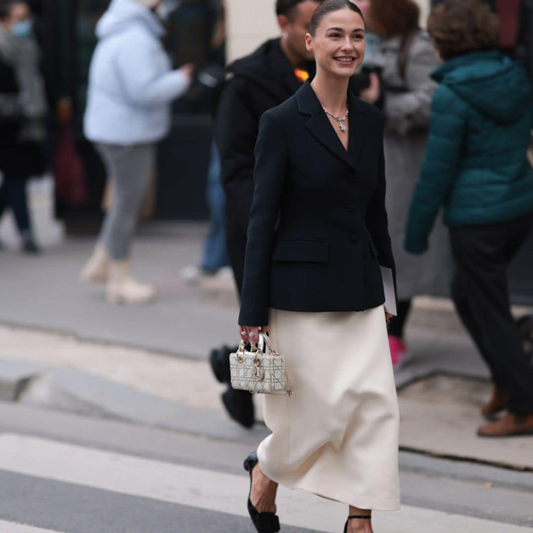 Cinco looks con 'blazer' y vestido que te salvarán en los días nublados de junio