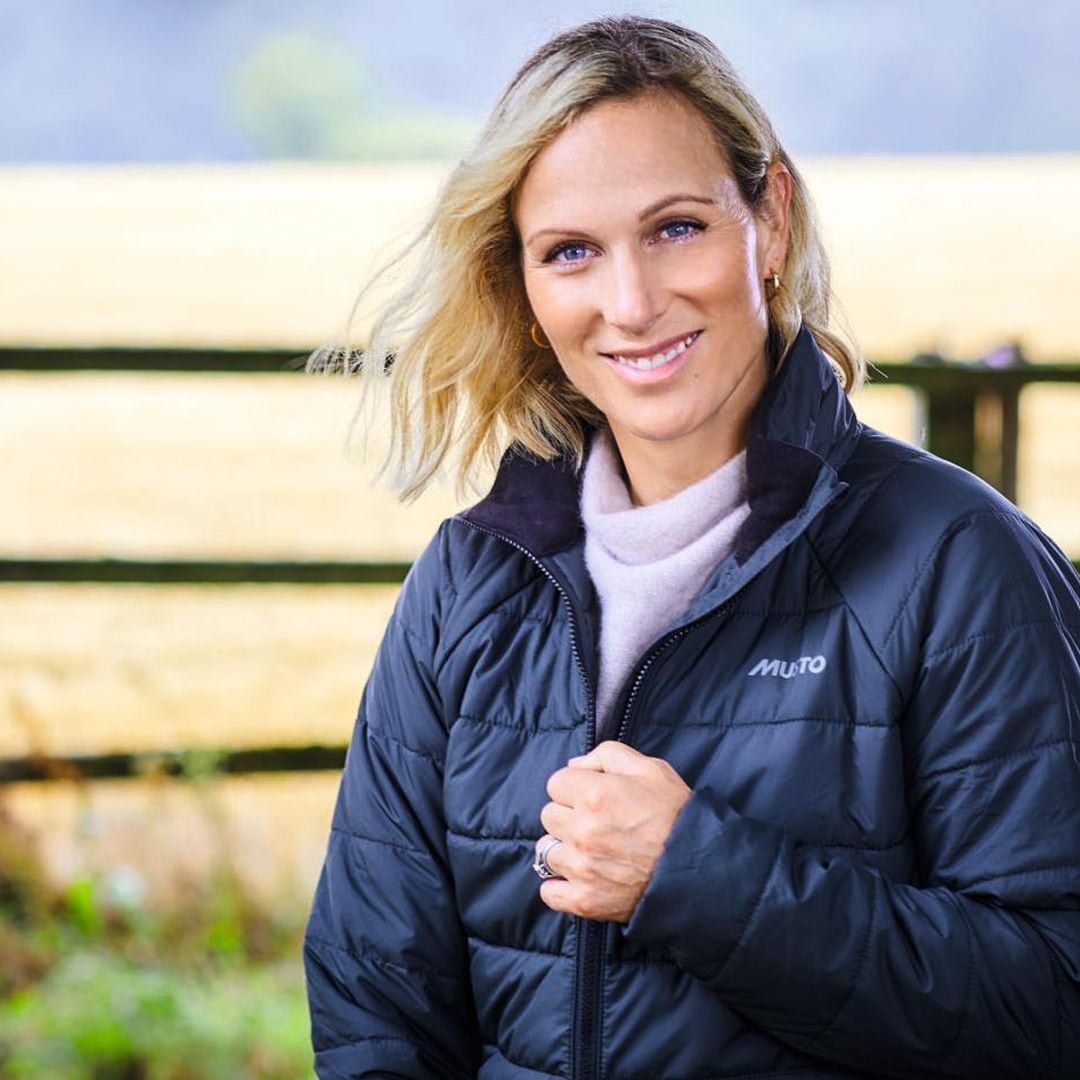 Zara Tindall, nieta de la reina de Inglaterra, nos recibe en su casa de campo y nos habla de su familia, sus sueños y su estilo de vida