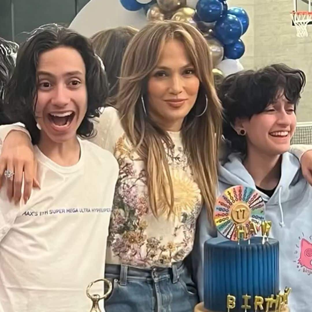 Los hijos de Jennifer Lopez, Max y Emme, casi más altos que ella en la fiesta de su 17 cumpleaños