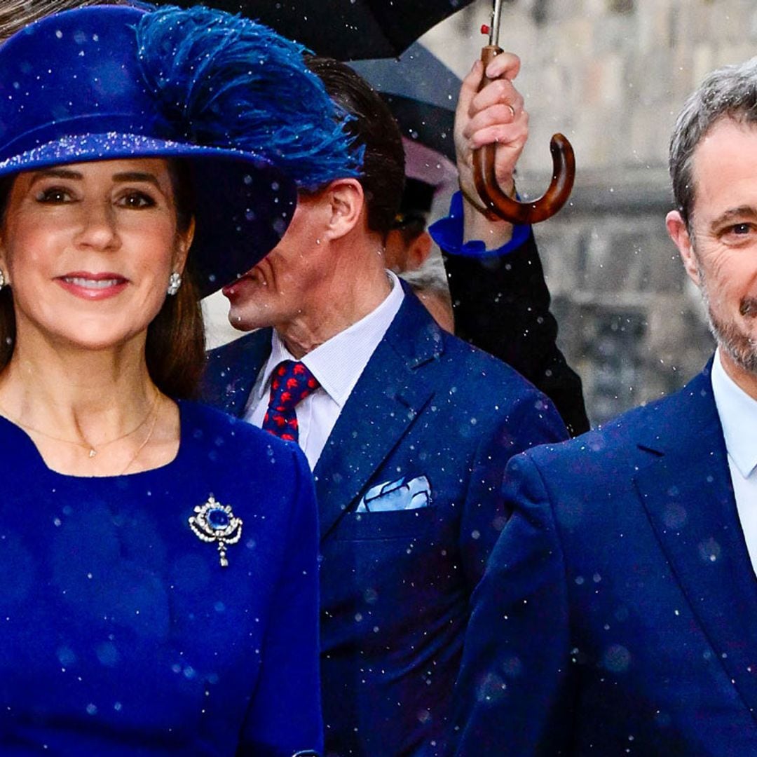 Mary de Dinamarca, elegancia atemporal con un look 'péplum' y sombrero de plumas