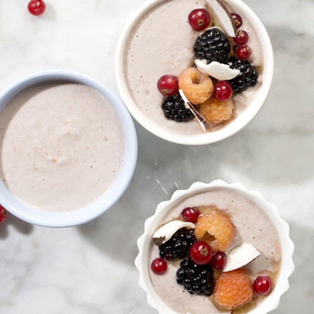 Yogur casero de avena, almendras y frambuesas