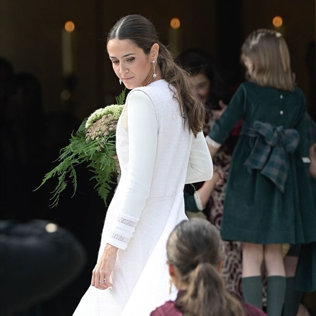 Los detalles del clásico look nupcial de Almudena Montejo Elorza en su boda con Félix de Gregorio Navasqüés