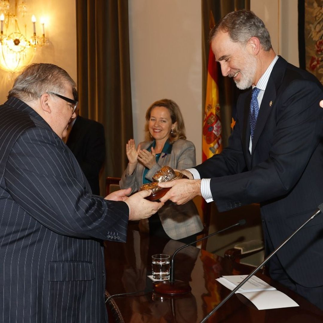 Agustín Carstens recibe un premio de economía de manos del Rey Felipe VI en España