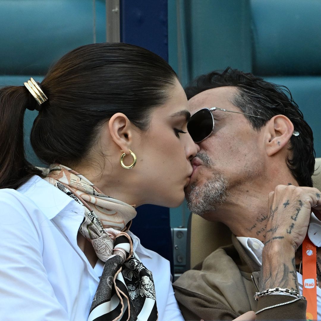 Las románticas imágenes de Marc Anthony y Nadia Ferreira en el Open de Tenis de Miami 