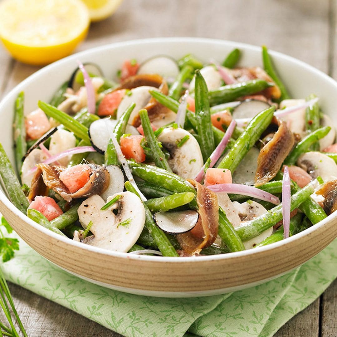 Ensalada de judías con champiñones y anchoas